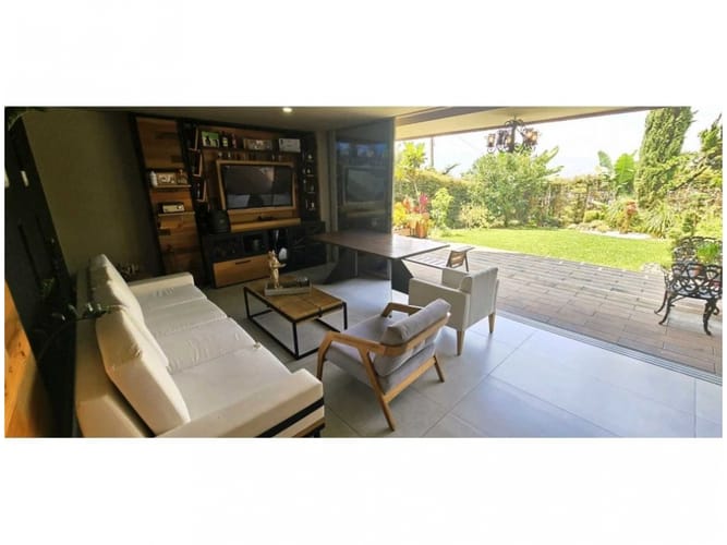 Casa de 3 alcobas en venta en Loma El Atravesado, Medellín, 240 m² · foto 14 de 24