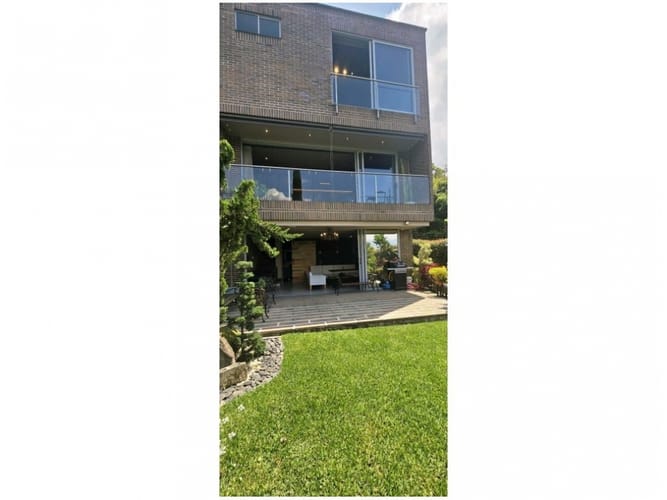 Casa de 3 alcobas en venta en Loma El Atravesado, Medellín, 240 m² · foto 16 de 24