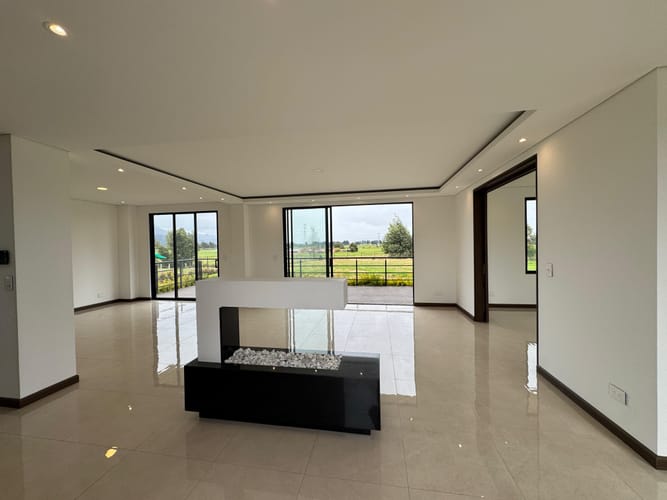 Casa de 3 alcobas en venta en Siberia, Cota, 240 m² · foto 2 de 24