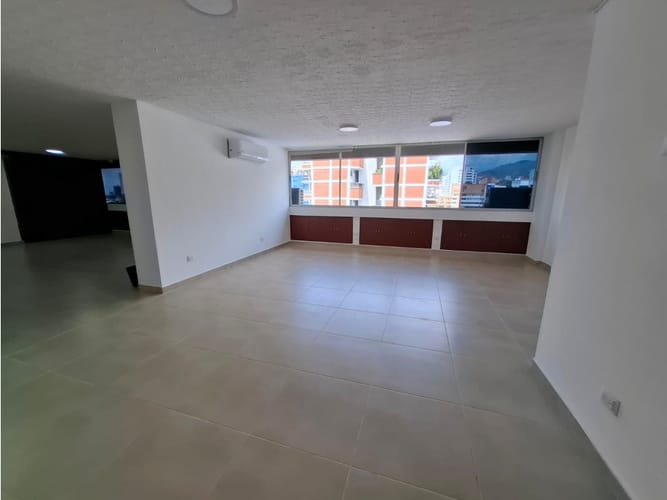 Oficina en arriendo en Granada, Cali, 74 m² · foto 2 de 12