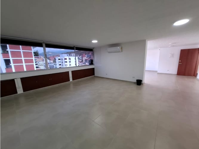 Oficina en arriendo en Granada, Cali, 74 m² · foto 3 de 12