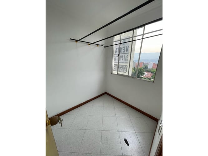 Apartamento de 4 alcobas en venta en Loma De Los Bernal, Medellín, 95 m² · foto 3 de 24