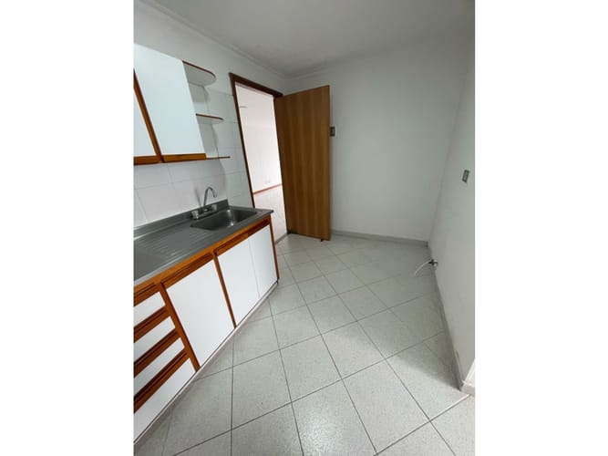 Apartamento de 4 alcobas en venta en Loma De Los Bernal, Medellín, 95 m² · foto 6 de 24