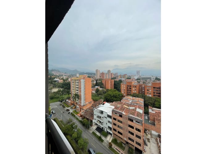 Apartamento de 4 alcobas en venta en Loma De Los Bernal, Medellín, 95 m² · foto 9 de 24