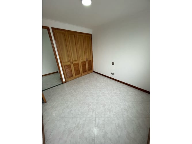 Apartamento de 4 alcobas en venta en Loma De Los Bernal, Medellín, 95 m² · foto 14 de 24