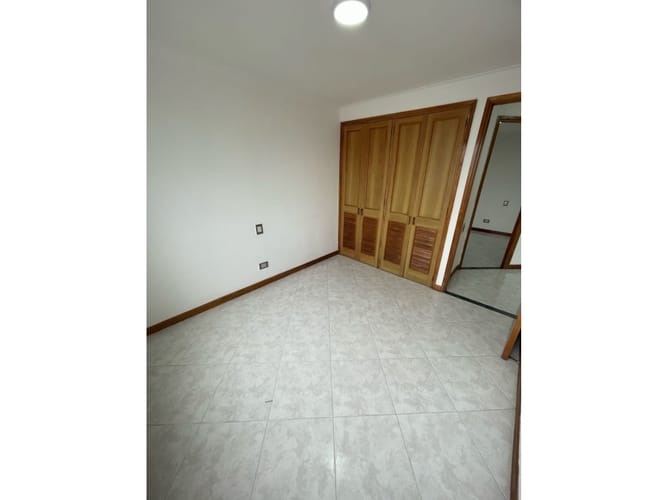 Apartamento de 4 alcobas en venta en Loma De Los Bernal, Medellín, 95 m² · foto 16 de 24