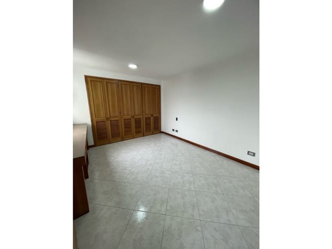 Apartamento de 4 alcobas en venta en Loma De Los Bernal, Medellín, 95 m² · foto 17 de 24