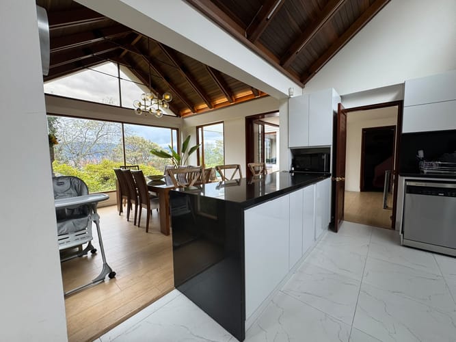Casa en venta en Cerros De Suba, Bogotá · foto 2 de 24