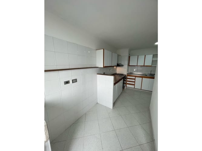 Apartamento de 4 alcobas en arriendo en Loma De Los Bernal, Medellín, 95 m² · foto 5 de 24