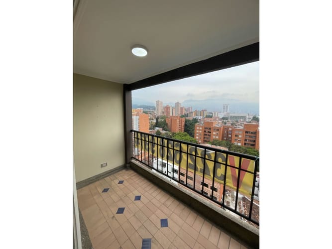 Apartamento de 4 alcobas en arriendo en Loma De Los Bernal, Medellín, 95 m² · foto 8 de 24