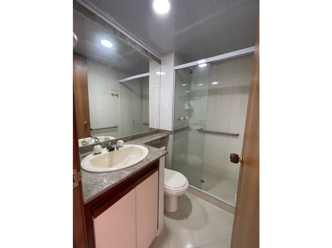 Apartamento de 4 alcobas en arriendo en Loma De Los Bernal, Medellín, 95 m² · foto 11 de 24