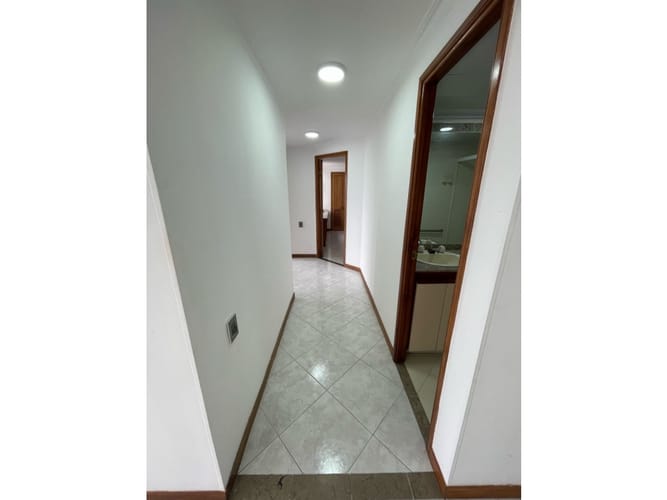 Apartamento de 4 alcobas en arriendo en Loma De Los Bernal, Medellín, 95 m² · foto 12 de 24