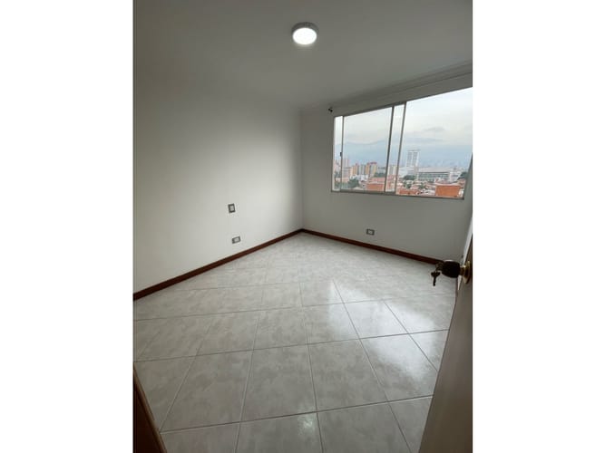 Apartamento de 4 alcobas en arriendo en Loma De Los Bernal, Medellín, 95 m² · foto 13 de 24