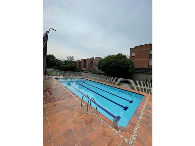 Apartamento de 4 alcobas en arriendo en Loma De Los Bernal, Medellín, 95 m² · foto 22 de 24