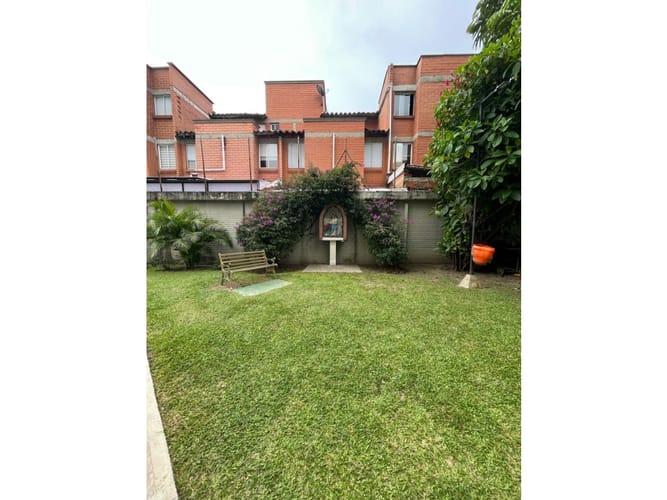 Apartamento de 4 alcobas en arriendo en Loma De Los Bernal, Medellín, 95 m² · foto 23 de 24