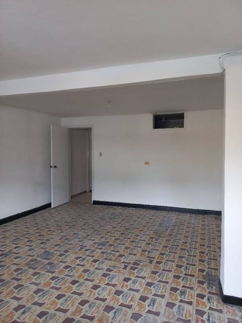 Casa de 11 alcobas en venta en La Granja, Bogotá, 170 m² · foto 3 de 24