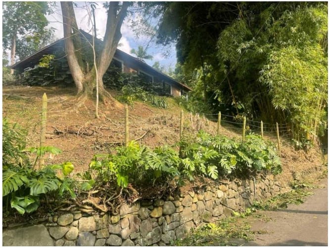 Casa de 5 alcobas en venta en Loma Del Esmeraldal, Envigado, 400 m² · foto 2 de 5