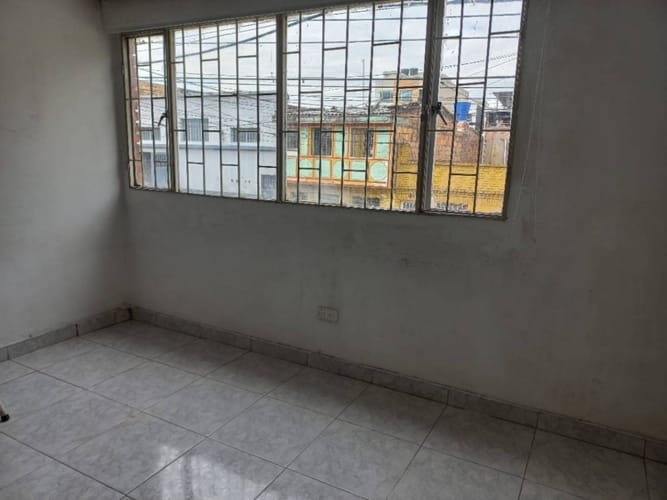 Casa de 11 alcobas en venta en La Granja, Bogotá, 170 m² · foto 5 de 24