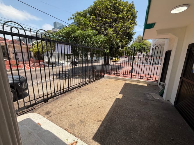 Casa de 5 alcobas en arriendo en El Recreo, Barranquilla, 428 m² · foto 3 de 23