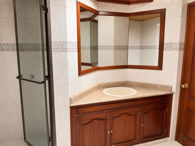 Apartamento de 4 alcobas en venta en Chicó Navarra, Bogotá, 203 m² · foto 5 de 10