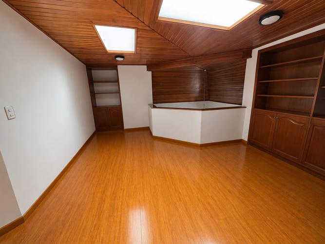 Apartamento de 4 alcobas en venta en Chicó Navarra, Bogotá, 203 m² · foto 7 de 10