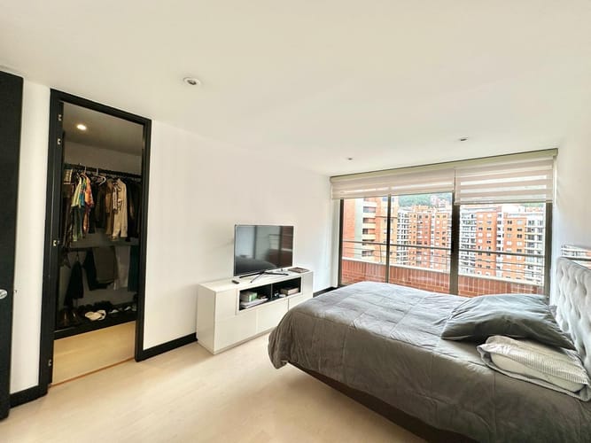 Apartamento de 3 alcobas en venta en Centro Comercial Palatino, Bogotá, 137 m² · foto 13 de 19
