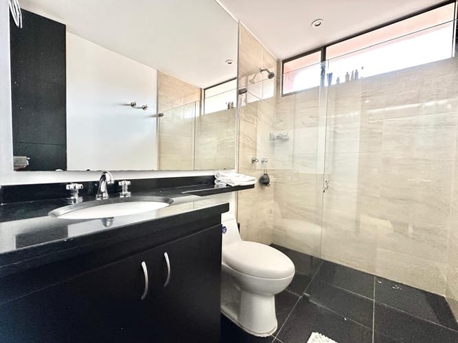 Apartamento de 3 alcobas en venta en Centro Comercial Palatino, Bogotá, 137 m² · foto 15 de 19