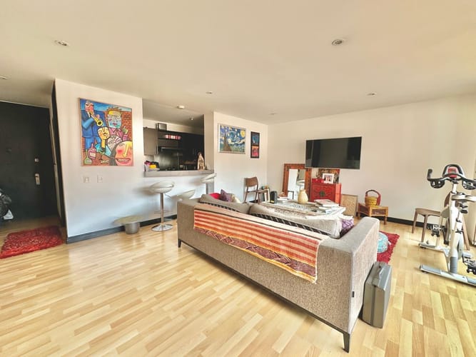 Apartamento de 3 alcobas en venta en Centro Comercial Palatino, Bogotá, 137 m² · foto 2 de 19