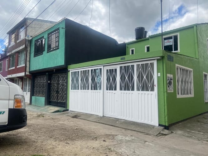 Casa de 3 alcobas en venta en Versalles Fontibon, Bogotá, 75 m² · foto 2 de 23