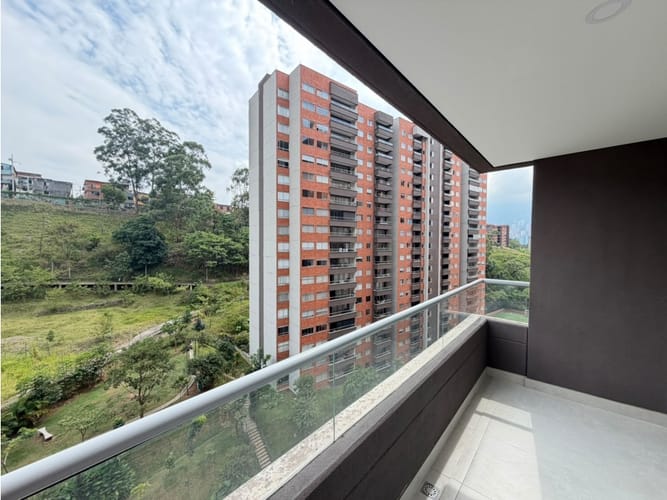 Apartamento de 3 alcobas en arriendo en El Porvenir, Medellín, 105 m² · foto 14 de 16