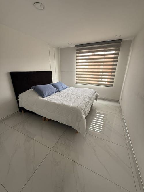 Apartamento de 4 alcobas en arriendo en Ciudad Salitre, Bogotá, 138 m² · foto 13 de 24
