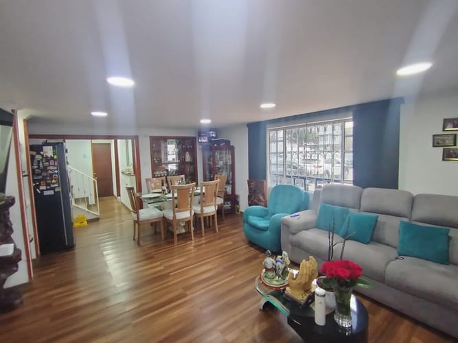 Casa de 4 alcobas en venta en Provivienda Occidental, Bogotá, 243 m² · foto 2 de 23