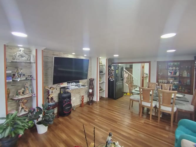 Casa de 4 alcobas en venta en Provivienda Occidental, Bogotá, 243 m² · foto 3 de 23