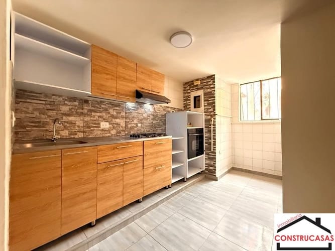 Casa de 4 alcobas en arriendo en Loma De Los Bernal, Medellín, 150 m² · foto 3 de 21
