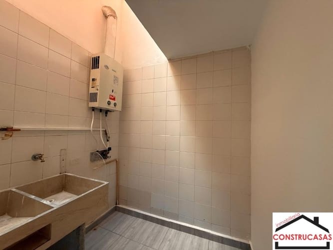 Casa de 4 alcobas en arriendo en Loma De Los Bernal, Medellín, 150 m² · foto 4 de 21
