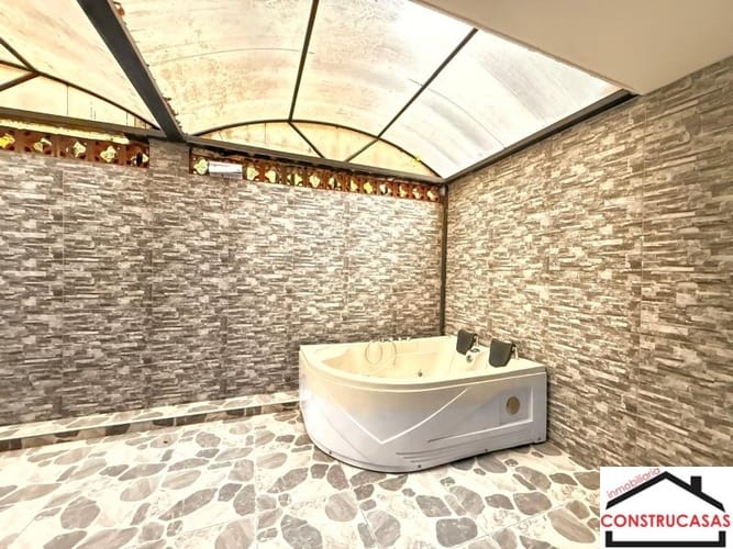 Casa de 4 alcobas en arriendo en Loma De Los Bernal, Medellín, 150 m² · foto 6 de 21