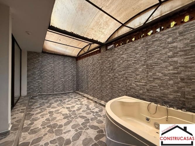 Casa de 4 alcobas en arriendo en Loma De Los Bernal, Medellín, 150 m² · foto 7 de 21