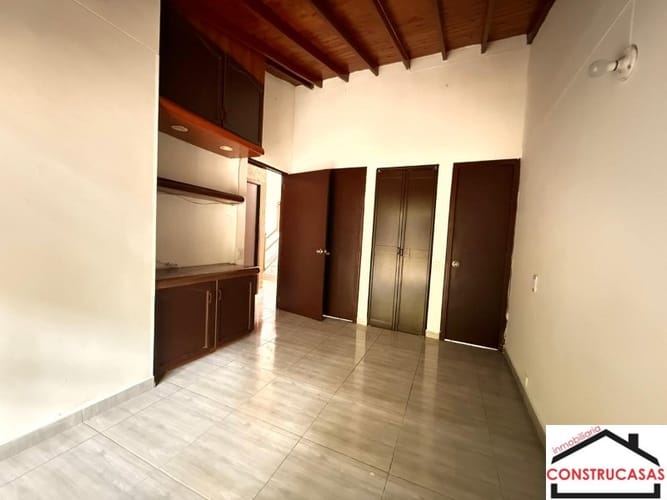 Casa de 4 alcobas en arriendo en Loma De Los Bernal, Medellín, 150 m² · foto 9 de 21