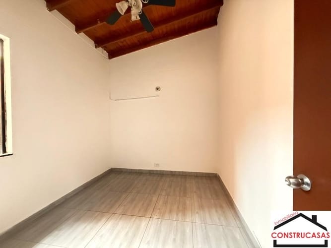 Casa de 4 alcobas en arriendo en Loma De Los Bernal, Medellín, 150 m² · foto 13 de 21