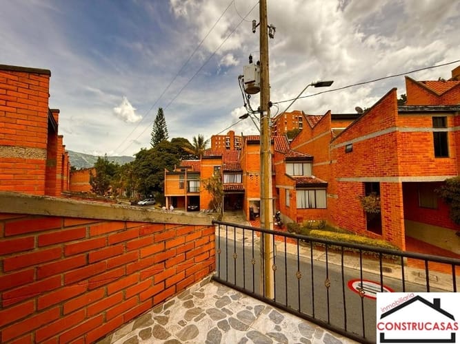 Casa de 4 alcobas en arriendo en Loma De Los Bernal, Medellín, 150 m² · foto 18 de 21