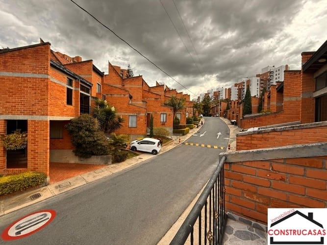 Casa de 4 alcobas en arriendo en Loma De Los Bernal, Medellín, 150 m² · foto 19 de 21