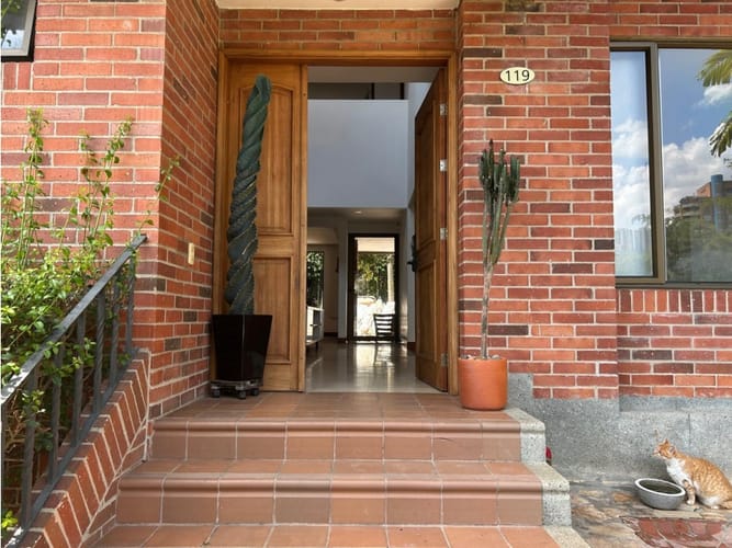 Casa de 3 alcobas en venta en Altos Del Poblado, Medellín, 308 m² · foto 2 de 3
