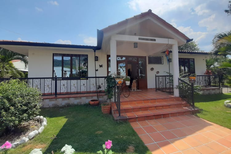 Casa de 4 alcobas en venta en Aeropuerto Vanguardia, Villavicencio, 300 m² · foto 2 de 24