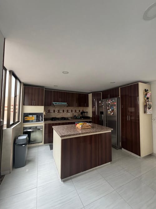 Casa de 6 alcobas en venta en Santa Lucia, Chía, 245 m² · foto 2 de 23