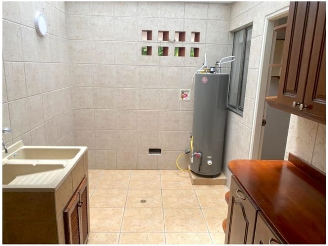 Casa de 3 alcobas en venta en La Calera, Medellín, 250 m² · foto 6 de 24
