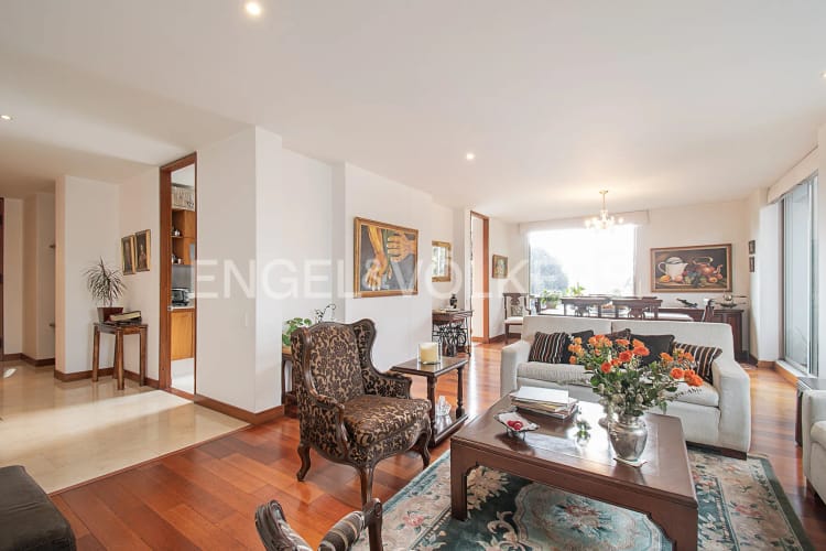 Apartamento de 3 alcobas en venta en La Calleja, Bogotá, 194 m² · foto 2 de 19