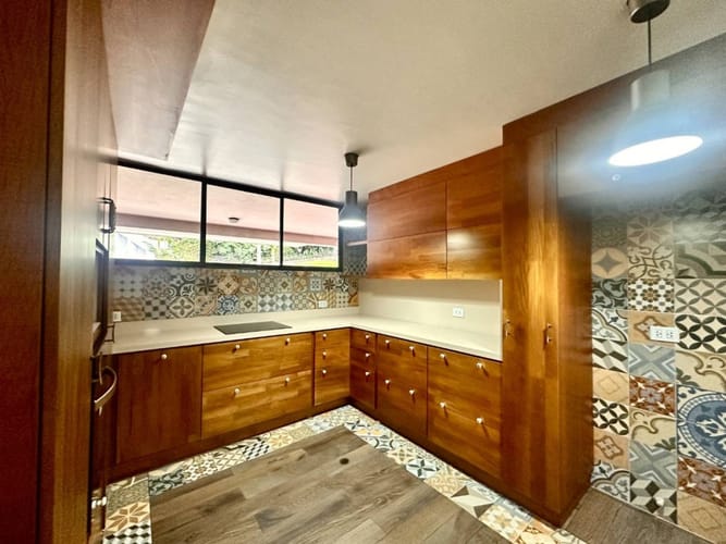 Casa de 4 alcobas en arriendo en El Tesoro, Medellín, 250 m² · foto 6 de 24