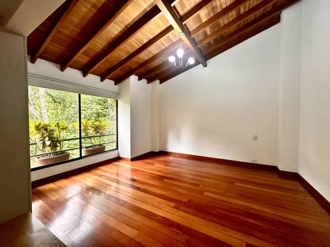 Casa de 4 alcobas en arriendo en El Tesoro, Medellín, 250 m² · foto 15 de 24