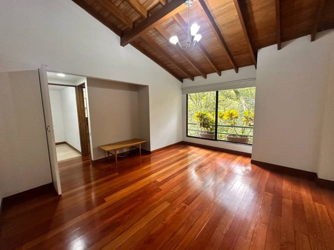 Casa de 4 alcobas en arriendo en El Tesoro, Medellín, 250 m² · foto 16 de 24