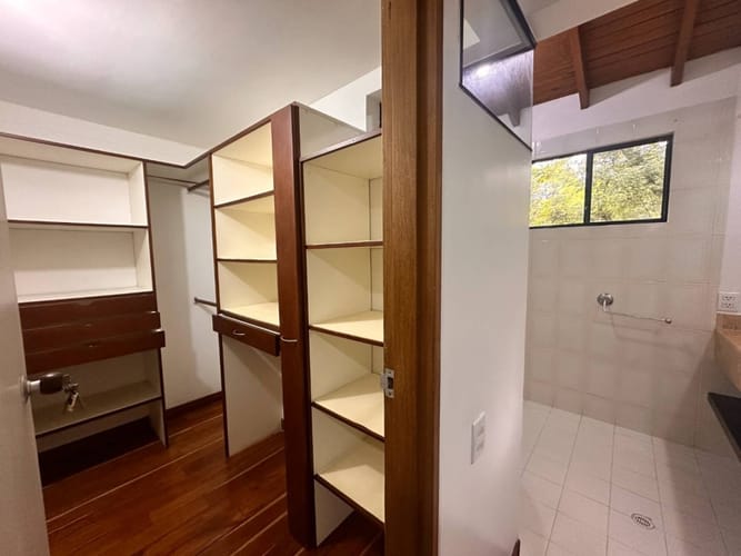 Casa de 4 alcobas en arriendo en El Tesoro, Medellín, 250 m² · foto 17 de 24